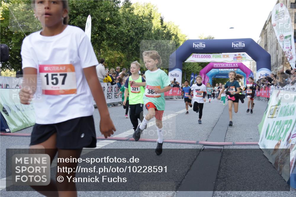 06.09.2026 - CURREX Alsterlauf Yannick Fuchs http://msf.ph/oto/10228591 06.09.2026 10:54:04 Ziel 157, 195, 201, 202, 203, 216, 218, 221, 243, 256, 260, 292, 296, 302, 312, 321, 364, 379, 414, 443, 455, 8253 meine-sportfotos.de