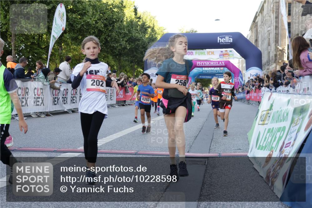 06.09.2026 - CURREX Alsterlauf Yannick Fuchs http://msf.ph/oto/10228598 06.09.2026 10:54:06 Ziel 157, 195, 201, 202, 203, 216, 218, 221, 256, 260, 292, 296, 312, 321, 347, 364, 379, 414, 416, 443, 446, 455, 8253 meine-sportfotos.de