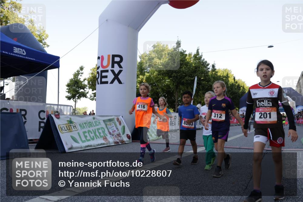 06.09.2026 - CURREX Alsterlauf Yannick Fuchs http://msf.ph/oto/10228607 06.09.2026 10:54:10 Ziel 157, 195, 201, 202, 206, 256, 258, 260, 276, 283, 296, 300, 312, 321, 347, 364, 379, 414, 416, 446, 455, 8113, 8253 meine-sportfotos.de