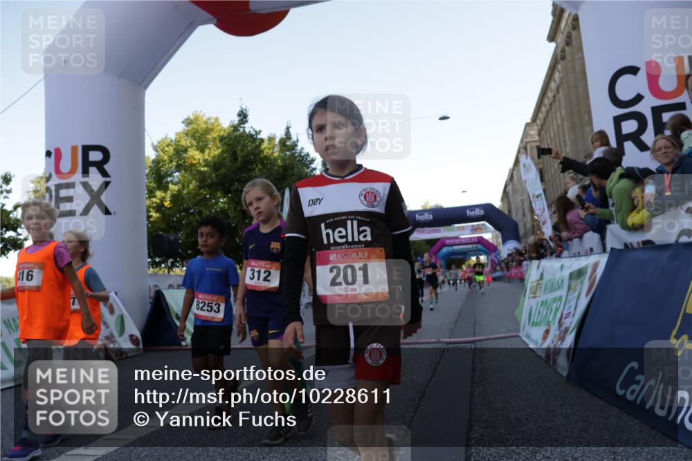 06.09.2026 - CURREX Alsterlauf Yannick Fuchs http://msf.ph/oto/10228611 06.09.2026 10:54:11 Ziel 201, 202, 206, 256, 258, 260, 276, 283, 296, 300, 312, 321, 347, 364, 379, 416, 446, 455, 8113, 8253 meine-sportfotos.de