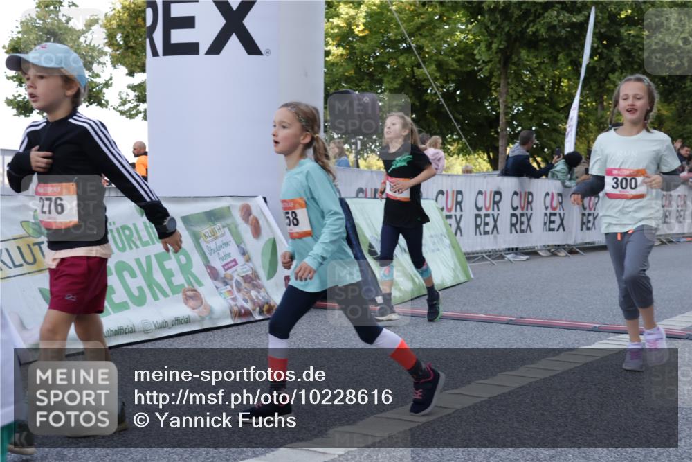 06.09.2026 - CURREX Alsterlauf Yannick Fuchs http://msf.ph/oto/10228616 06.09.2026 10:54:13 Ziel 201, 202, 206, 256, 258, 260, 270, 276, 283, 300, 312, 321, 347, 416, 417, 436, 440, 446, 449, 455, 8113, 8174, 8253 meine-sportfotos.de