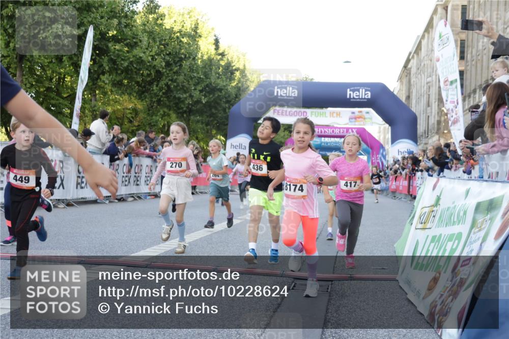 06.09.2026 - CURREX Alsterlauf Yannick Fuchs http://msf.ph/oto/10228624 06.09.2026 10:54:16 Ziel 206, 238, 258, 264, 270, 276, 283, 300, 312, 347, 365, 399, 416, 417, 431, 436, 440, 444, 446, 449, 455, 8087, 8113, 8174, 8253 meine-sportfotos.de
