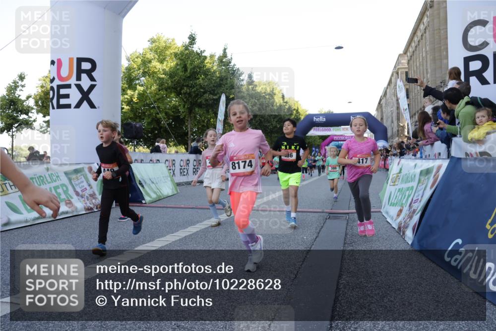 06.09.2026 - CURREX Alsterlauf Yannick Fuchs http://msf.ph/oto/10228628 06.09.2026 10:54:17 Ziel 206, 238, 258, 264, 270, 276, 283, 285, 300, 347, 365, 372, 399, 416, 417, 431, 436, 440, 444, 446, 449, 8087, 8113, 8174 meine-sportfotos.de