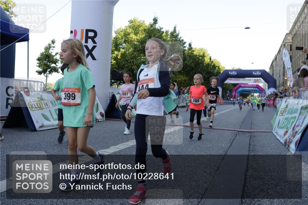 06.09.2026 - CURREX Alsterlauf Yannick Fuchs http://msf.ph/oto/10228641 06.09.2026 10:54:22 Ziel 179, 207, 238, 239, 240, 264, 270, 278, 283, 284, 285, 304, 318, 329, 357, 365, 372, 387, 390, 399, 417, 431, 436, 440, 444, 449, 8087, 8174 meine-sportfotos.de