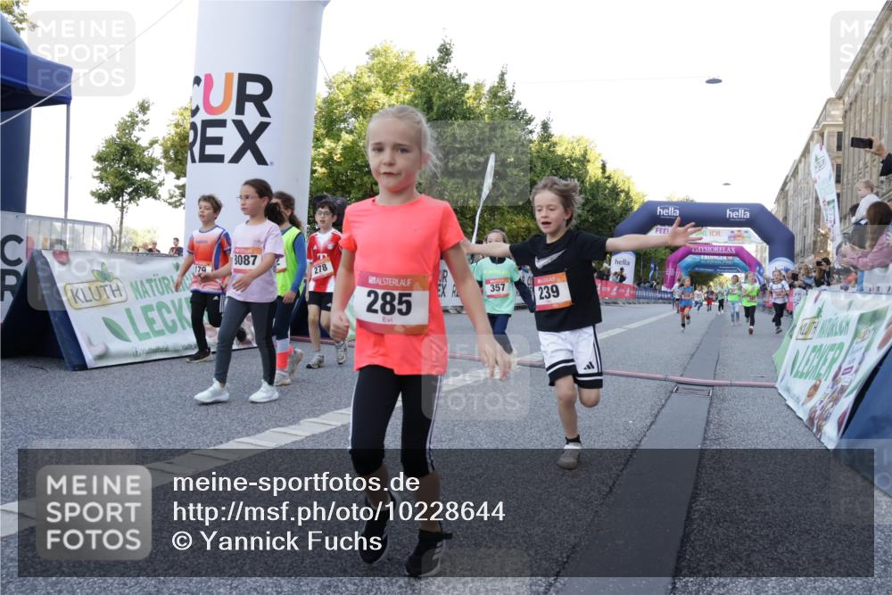 06.09.2026 - CURREX Alsterlauf Yannick Fuchs http://msf.ph/oto/10228644 06.09.2026 10:54:23 Ziel 179, 207, 238, 239, 240, 264, 270, 278, 284, 285, 304, 318, 329, 357, 365, 372, 387, 390, 399, 417, 431, 436, 440, 444, 449, 8087, 8174 meine-sportfotos.de
