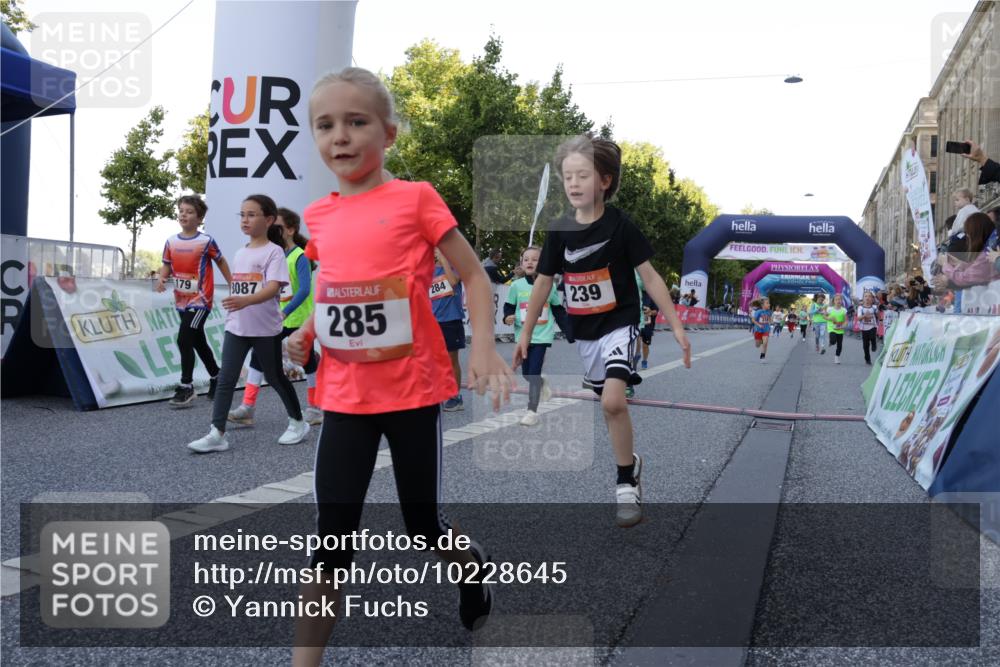 06.09.2026 - CURREX Alsterlauf Yannick Fuchs http://msf.ph/oto/10228645 06.09.2026 10:54:24 Ziel 179, 207, 238, 239, 240, 264, 270, 278, 284, 285, 304, 318, 329, 357, 361, 365, 372, 387, 390, 399, 417, 431, 436, 440, 444, 449, 8087, 8174 meine-sportfotos.de