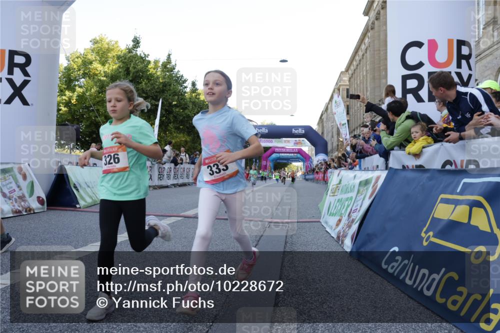 06.09.2026 - CURREX Alsterlauf Yannick Fuchs http://msf.ph/oto/10228672 06.09.2026 10:54:32 Ziel 162, 207, 240, 267, 297, 304, 318, 326, 329, 333, 343, 351, 361, 367, 387, 456, 8343 meine-sportfotos.de
