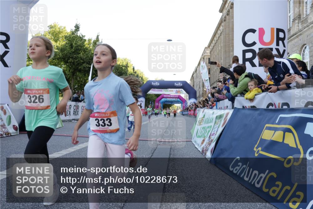 06.09.2026 - CURREX Alsterlauf Yannick Fuchs http://msf.ph/oto/10228673 06.09.2026 10:54:32 Ziel 162, 207, 240, 267, 297, 304, 318, 326, 329, 333, 343, 351, 361, 367, 387, 456, 8343 meine-sportfotos.de