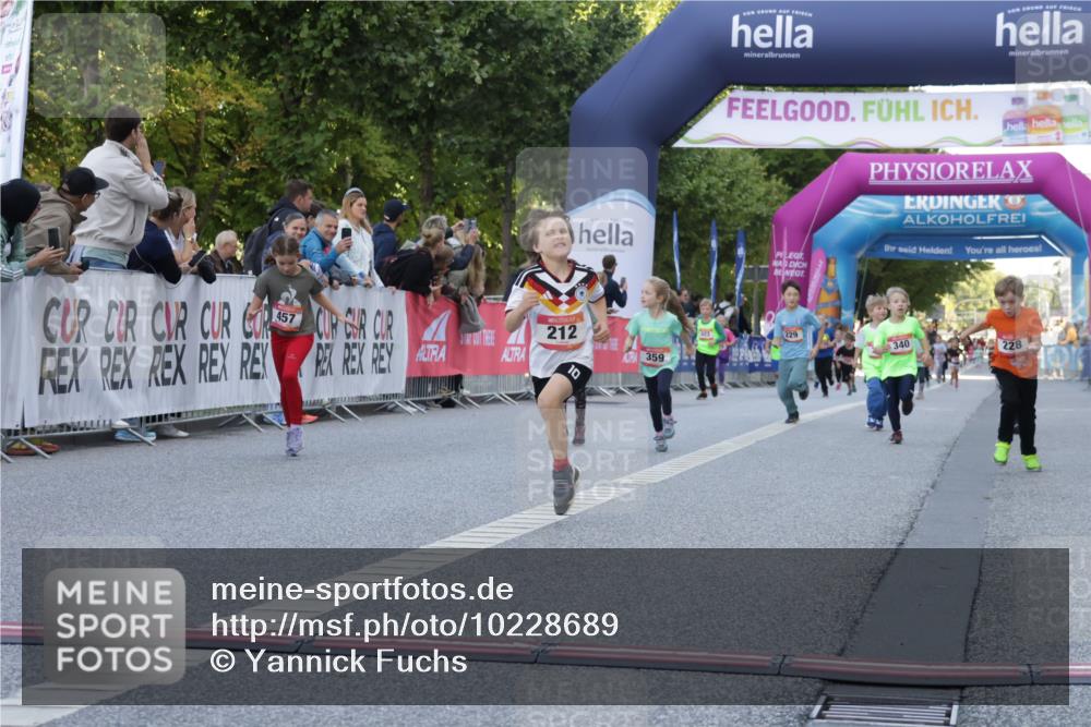 06.09.2026 - CURREX Alsterlauf Yannick Fuchs http://msf.ph/oto/10228689 06.09.2026 10:54:37 Ziel 162, 212, 228, 267, 297, 326, 328, 333, 340, 343, 351, 359, 367, 456, 457, 8343 meine-sportfotos.de