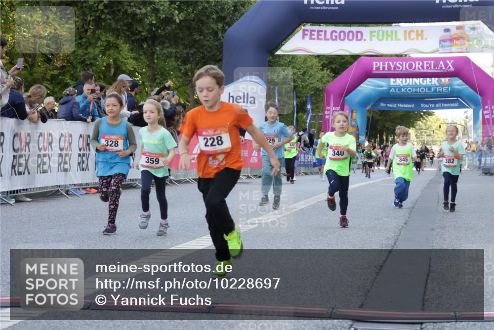 06.09.2026 - CURREX Alsterlauf Yannick Fuchs http://msf.ph/oto/10228697 06.09.2026 10:54:39 Ziel 212, 228, 229, 267, 297, 328, 340, 343, 351, 359, 367, 457, 8343 meine-sportfotos.de