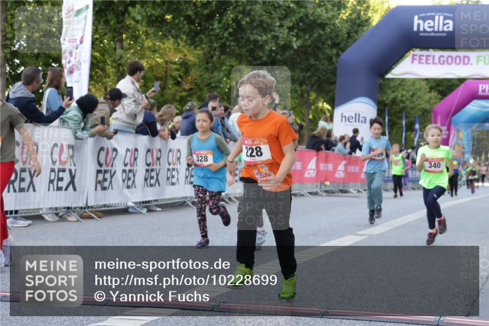 06.09.2026 - CURREX Alsterlauf Yannick Fuchs http://msf.ph/oto/10228699 06.09.2026 10:54:40 Ziel 212, 228, 229, 267, 297, 328, 340, 343, 351, 359, 367, 382, 457 meine-sportfotos.de