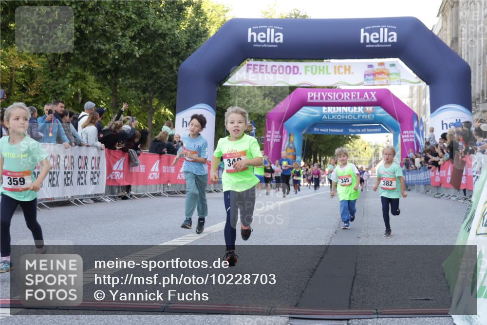 06.09.2026 - CURREX Alsterlauf Yannick Fuchs http://msf.ph/oto/10228703 06.09.2026 10:54:41 Ziel 212, 228, 229, 267, 328, 340, 351, 359, 367, 382, 457 meine-sportfotos.de