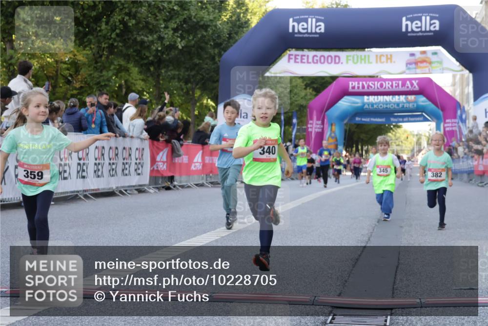 06.09.2026 - CURREX Alsterlauf Yannick Fuchs http://msf.ph/oto/10228705 06.09.2026 10:54:41 Ziel 212, 228, 229, 267, 328, 340, 351, 359, 367, 382, 457 meine-sportfotos.de