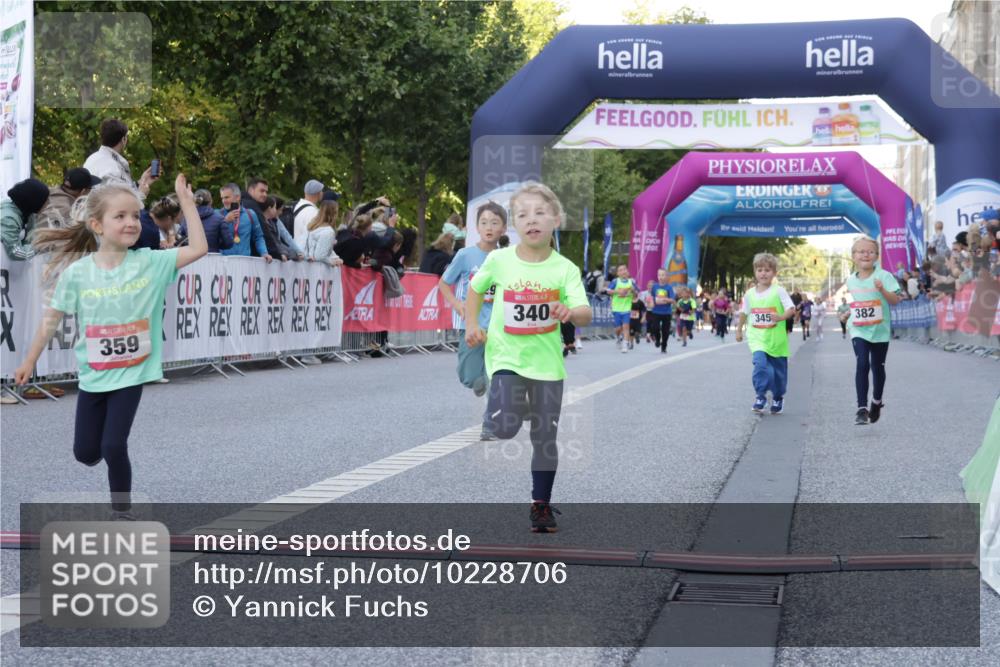 06.09.2026 - CURREX Alsterlauf Yannick Fuchs http://msf.ph/oto/10228706 06.09.2026 10:54:41 Ziel 212, 228, 229, 267, 328, 340, 351, 359, 367, 382, 457 meine-sportfotos.de