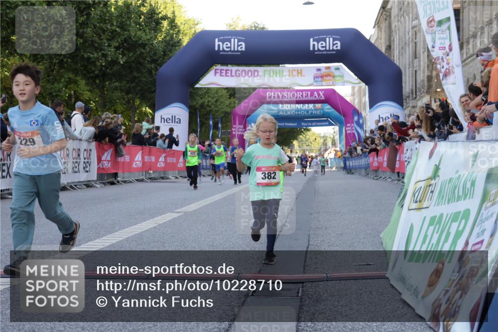 06.09.2026 - CURREX Alsterlauf Yannick Fuchs http://msf.ph/oto/10228710 06.09.2026 10:54:43 Ziel 212, 228, 229, 267, 328, 340, 345, 351, 359, 382, 457 meine-sportfotos.de