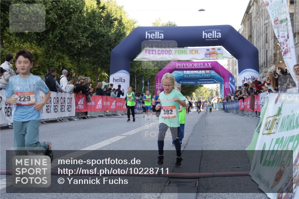 06.09.2026 - CURREX Alsterlauf Yannick Fuchs http://msf.ph/oto/10228711 06.09.2026 10:54:43 Ziel 212, 228, 229, 267, 328, 340, 345, 351, 359, 382, 457 meine-sportfotos.de