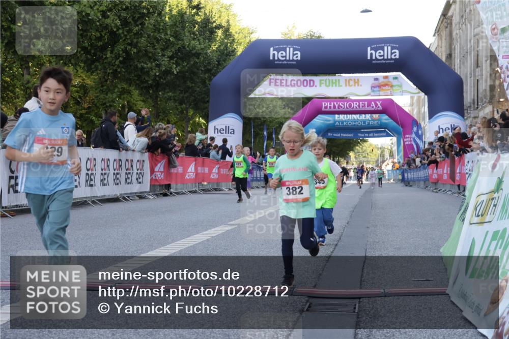 06.09.2026 - CURREX Alsterlauf Yannick Fuchs http://msf.ph/oto/10228712 06.09.2026 10:54:44 Ziel 212, 228, 229, 267, 328, 340, 345, 359, 382, 457 meine-sportfotos.de