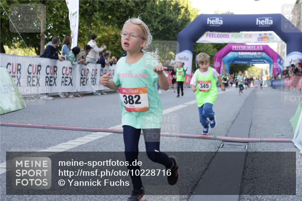 06.09.2026 - CURREX Alsterlauf Yannick Fuchs http://msf.ph/oto/10228716 06.09.2026 10:54:45 Ziel 212, 228, 229, 328, 340, 345, 359, 382, 457 meine-sportfotos.de