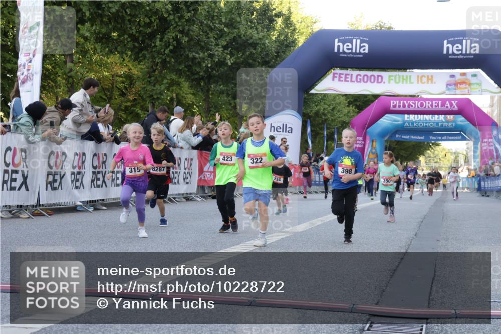 06.09.2026 - CURREX Alsterlauf Yannick Fuchs http://msf.ph/oto/10228722 06.09.2026 10:54:48 Ziel 228, 229, 315, 322, 328, 340, 345, 359, 382, 398, 423, 457, 8287 meine-sportfotos.de