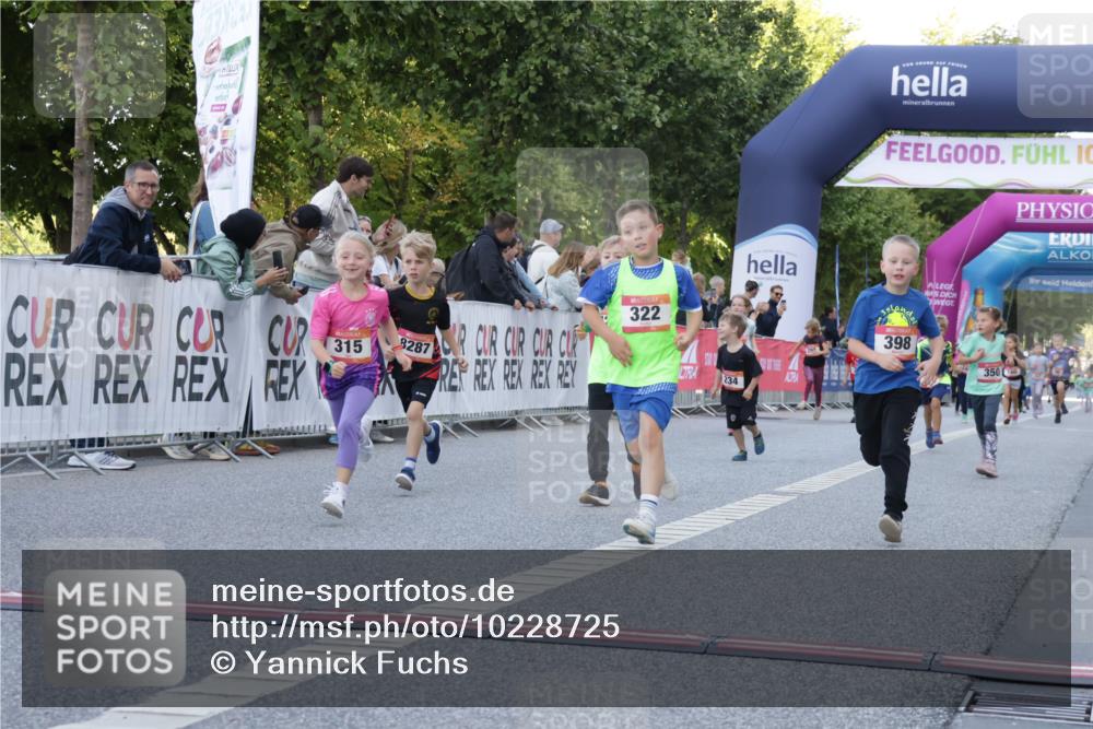 06.09.2026 - CURREX Alsterlauf Yannick Fuchs http://msf.ph/oto/10228725 06.09.2026 10:54:49 Ziel 229, 234, 315, 322, 328, 340, 345, 359, 382, 398, 423, 8287 meine-sportfotos.de