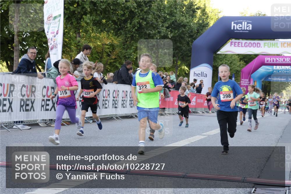 06.09.2026 - CURREX Alsterlauf Yannick Fuchs http://msf.ph/oto/10228727 06.09.2026 10:54:49 Ziel 229, 234, 315, 322, 328, 340, 345, 359, 382, 398, 423, 8287 meine-sportfotos.de