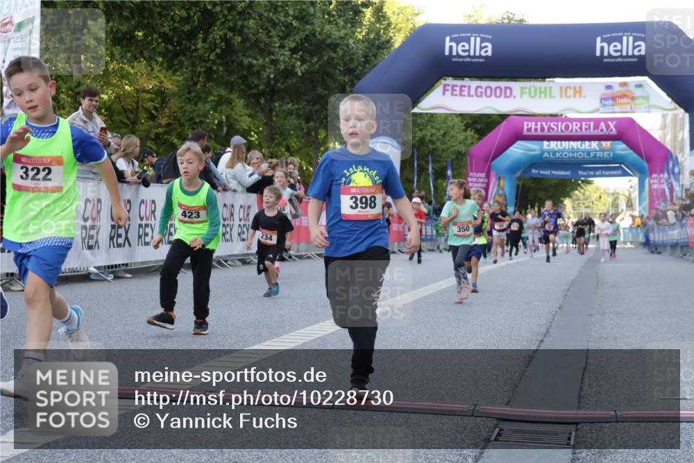 06.09.2026 - CURREX Alsterlauf Yannick Fuchs http://msf.ph/oto/10228730 06.09.2026 10:54:50 Ziel 229, 234, 313, 315, 322, 345, 348, 350, 382, 398, 423, 8287 meine-sportfotos.de