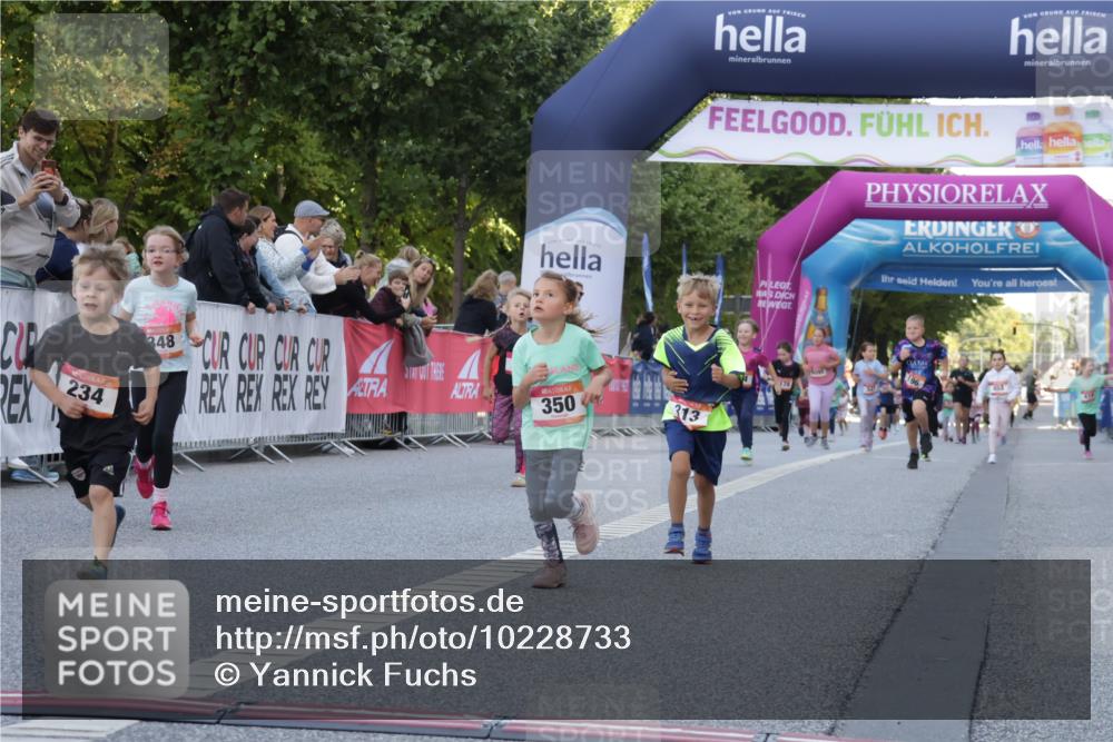 06.09.2026 - CURREX Alsterlauf Yannick Fuchs http://msf.ph/oto/10228733 06.09.2026 10:54:52 Ziel 234, 290, 313, 315, 322, 345, 348, 350, 382, 398, 423, 8287 meine-sportfotos.de