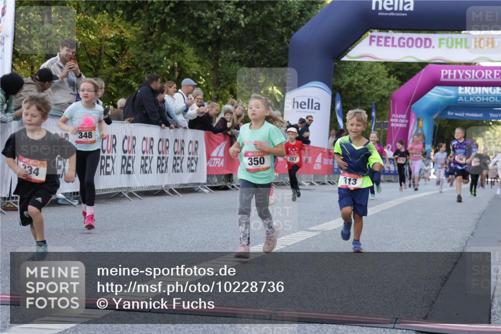 06.09.2026 - CURREX Alsterlauf Yannick Fuchs http://msf.ph/oto/10228736 06.09.2026 10:54:52 Ziel 234, 290, 313, 315, 322, 345, 348, 350, 382, 398, 423, 8287 meine-sportfotos.de