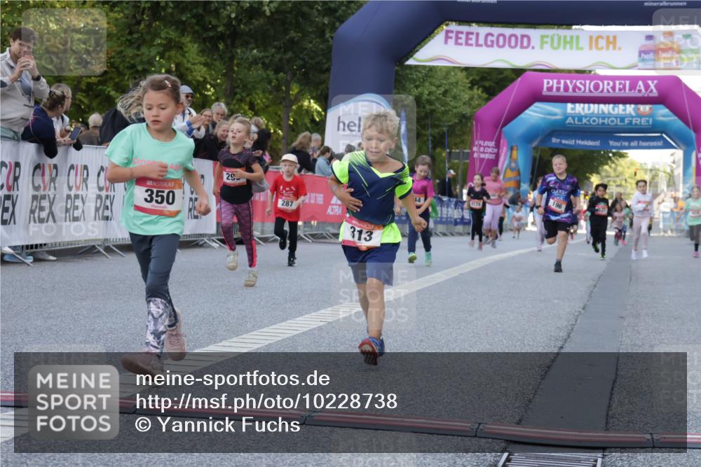 06.09.2026 - CURREX Alsterlauf Yannick Fuchs http://msf.ph/oto/10228738 06.09.2026 10:54:53 Ziel 160, 234, 290, 313, 315, 322, 345, 348, 350, 398, 423, 8287 meine-sportfotos.de