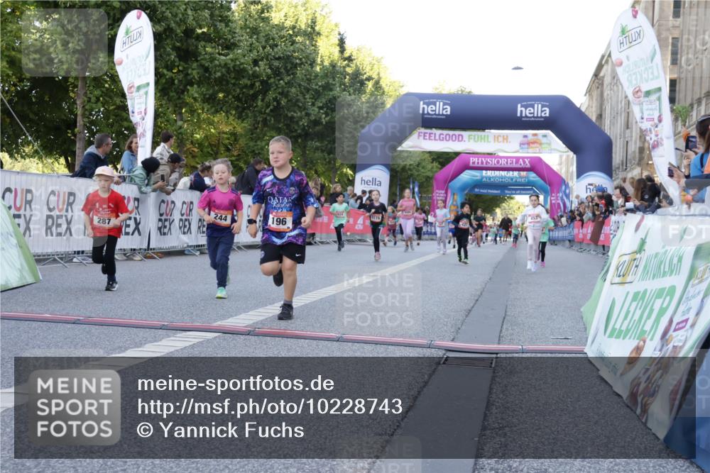 06.09.2026 - CURREX Alsterlauf Yannick Fuchs http://msf.ph/oto/10228743 06.09.2026 10:54:58 Ziel 160, 196, 234, 244, 287, 290, 313, 315, 322, 348, 350, 398, 423, 453, 8287 meine-sportfotos.de