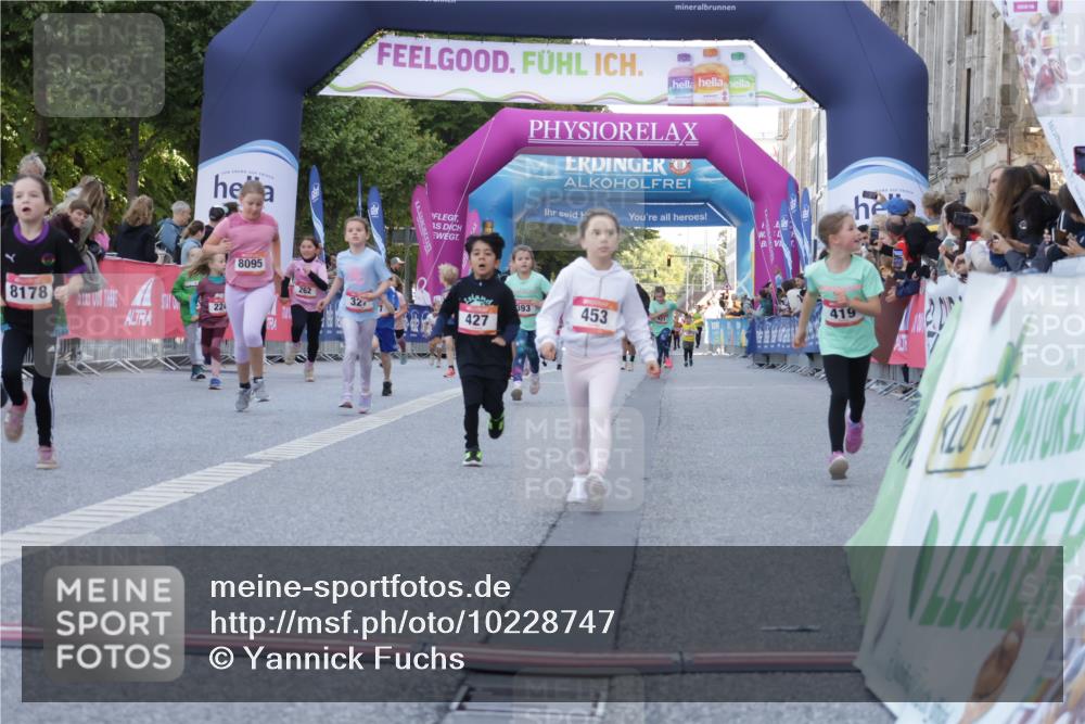 06.09.2026 - CURREX Alsterlauf Yannick Fuchs http://msf.ph/oto/10228747 06.09.2026 10:55:00 Ziel 160, 196, 234, 244, 287, 290, 313, 348, 350, 419, 424, 427, 447, 453, 8095 meine-sportfotos.de