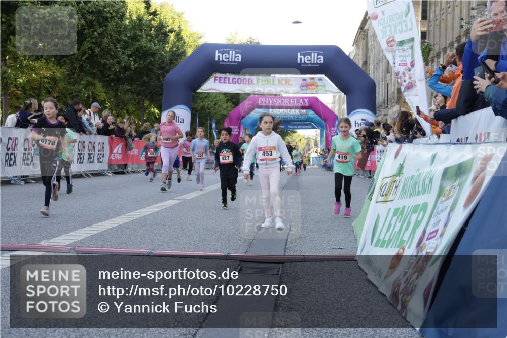 06.09.2026 - CURREX Alsterlauf Yannick Fuchs http://msf.ph/oto/10228750 06.09.2026 10:55:01 Ziel 160, 196, 234, 244, 261, 262, 287, 290, 313, 327, 348, 350, 419, 424, 427, 447, 453, 8095 meine-sportfotos.de