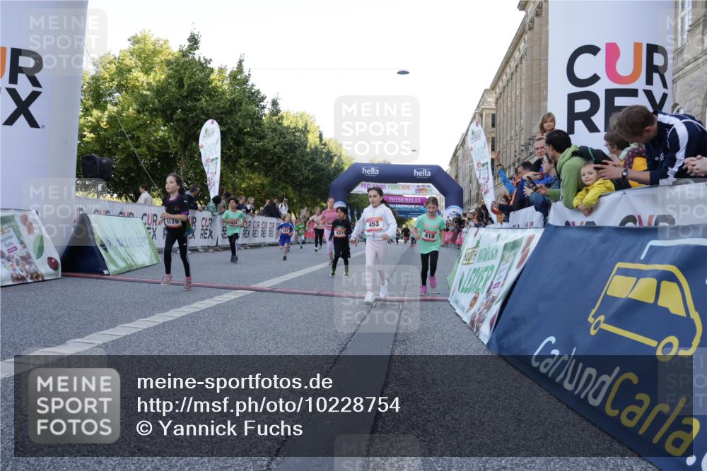 06.09.2026 - CURREX Alsterlauf Yannick Fuchs http://msf.ph/oto/10228754 06.09.2026 10:55:02 Ziel 160, 196, 224, 244, 261, 262, 287, 290, 313, 327, 348, 350, 419, 424, 427, 447, 453, 8095 meine-sportfotos.de