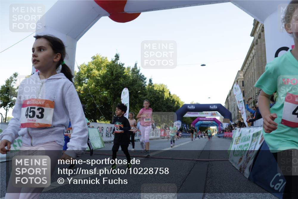 06.09.2026 - CURREX Alsterlauf Yannick Fuchs http://msf.ph/oto/10228758 06.09.2026 10:55:05 Ziel 160, 196, 224, 244, 261, 262, 287, 294, 327, 393, 419, 424, 427, 447, 453, 8095 meine-sportfotos.de