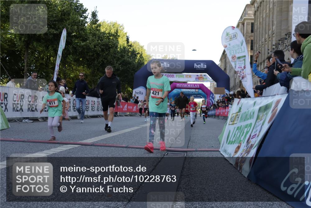 06.09.2026 - CURREX Alsterlauf Yannick Fuchs http://msf.ph/oto/10228763 06.09.2026 10:55:13 Ziel 163, 167, 194, 224, 261, 262, 294, 327, 339, 393, 411, 421, 8067, 8342 meine-sportfotos.de