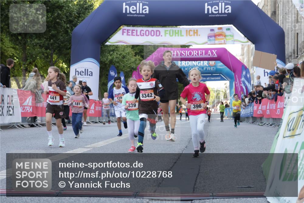 06.09.2026 - CURREX Alsterlauf Yannick Fuchs http://msf.ph/oto/10228768 06.09.2026 10:55:15 Ziel 163, 167, 194, 294, 339, 393, 396, 411, 421, 441, 8067, 8342 meine-sportfotos.de