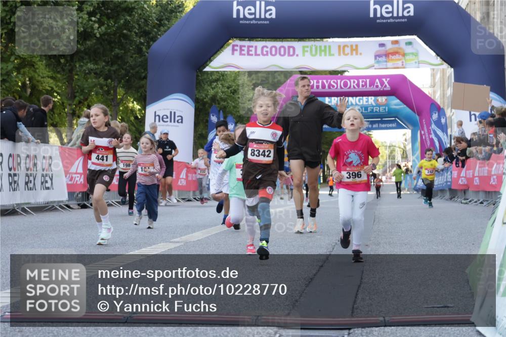 06.09.2026 - CURREX Alsterlauf Yannick Fuchs http://msf.ph/oto/10228770 06.09.2026 10:55:15 Ziel 163, 167, 194, 294, 339, 393, 396, 411, 421, 441, 8067, 8342 meine-sportfotos.de