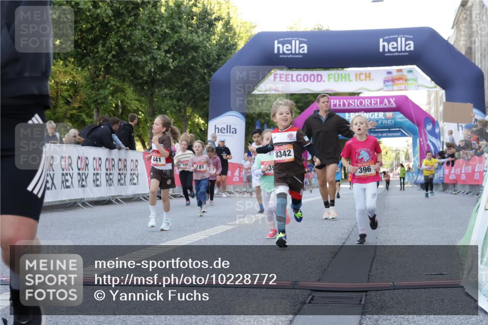 06.09.2026 - CURREX Alsterlauf Yannick Fuchs http://msf.ph/oto/10228772 06.09.2026 10:55:16 Ziel 163, 167, 181, 194, 291, 339, 396, 411, 421, 439, 441, 8067, 8342 meine-sportfotos.de