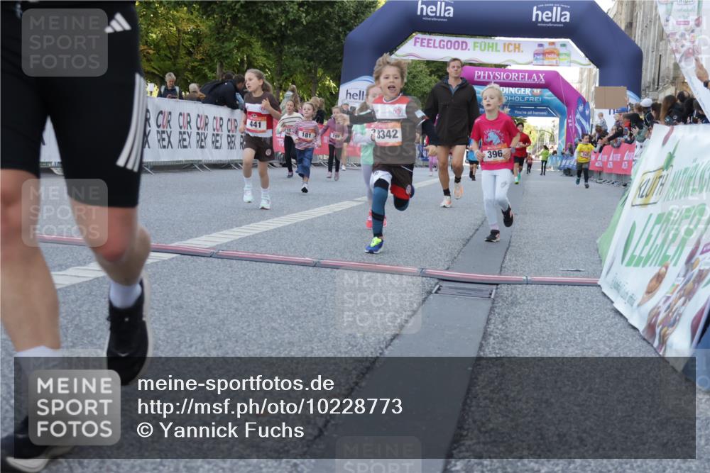 06.09.2026 - CURREX Alsterlauf Yannick Fuchs http://msf.ph/oto/10228773 06.09.2026 10:55:16 Ziel 163, 167, 181, 194, 291, 339, 396, 411, 421, 439, 441, 8067, 8342 meine-sportfotos.de