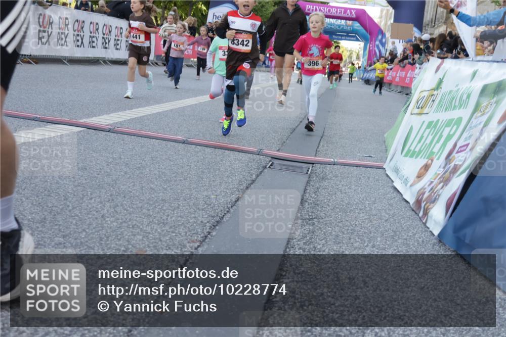 06.09.2026 - CURREX Alsterlauf Yannick Fuchs http://msf.ph/oto/10228774 06.09.2026 10:55:16 Ziel 163, 167, 181, 194, 291, 339, 396, 411, 421, 439, 441, 8067, 8342 meine-sportfotos.de