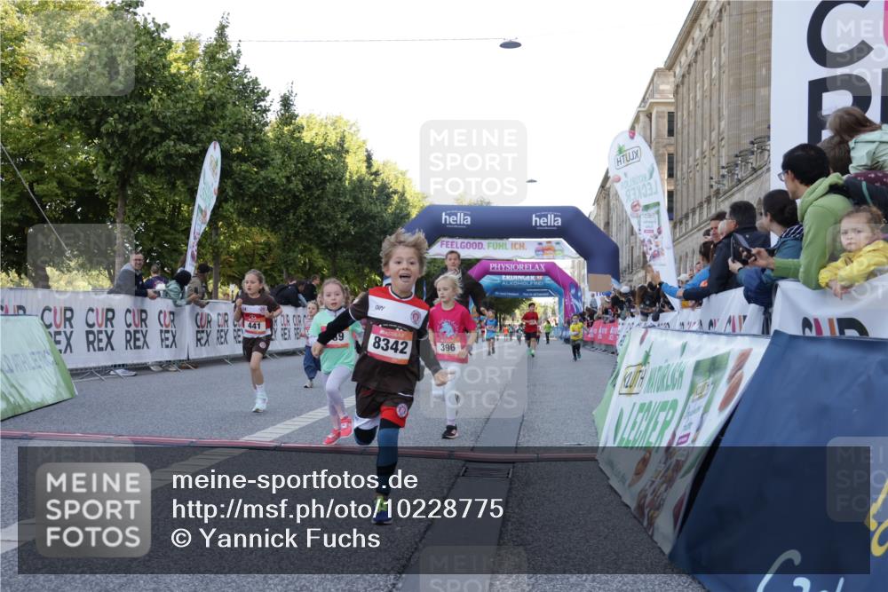06.09.2026 - CURREX Alsterlauf Yannick Fuchs http://msf.ph/oto/10228775 06.09.2026 10:55:17 Ziel 163, 167, 181, 194, 291, 339, 396, 411, 421, 439, 441, 8067, 8342 meine-sportfotos.de