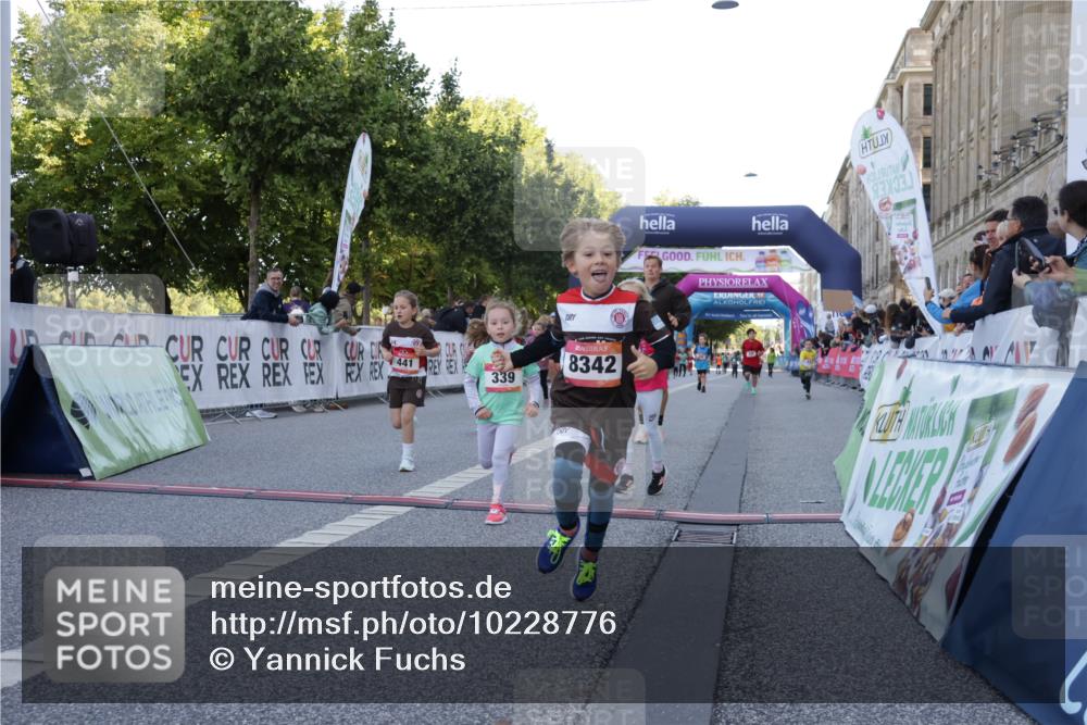06.09.2026 - CURREX Alsterlauf Yannick Fuchs http://msf.ph/oto/10228776 06.09.2026 10:55:17 Ziel 163, 167, 181, 194, 291, 339, 396, 411, 421, 439, 441, 8067, 8342 meine-sportfotos.de