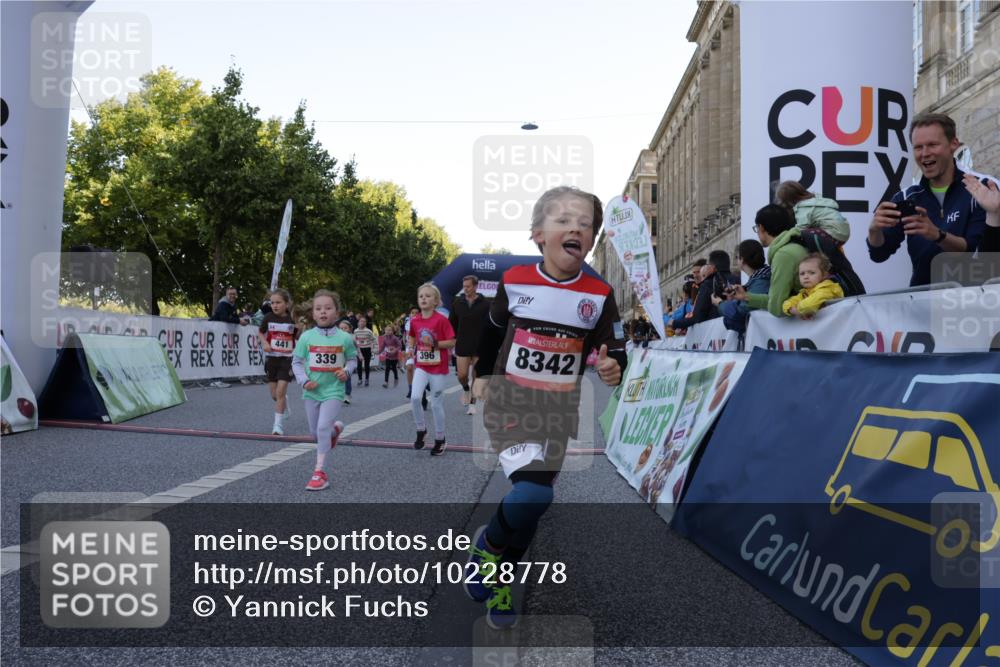 06.09.2026 - CURREX Alsterlauf Yannick Fuchs http://msf.ph/oto/10228778 06.09.2026 10:55:18 Ziel 163, 167, 181, 194, 198, 199, 242, 291, 339, 396, 411, 421, 439, 441, 8067, 8342 meine-sportfotos.de