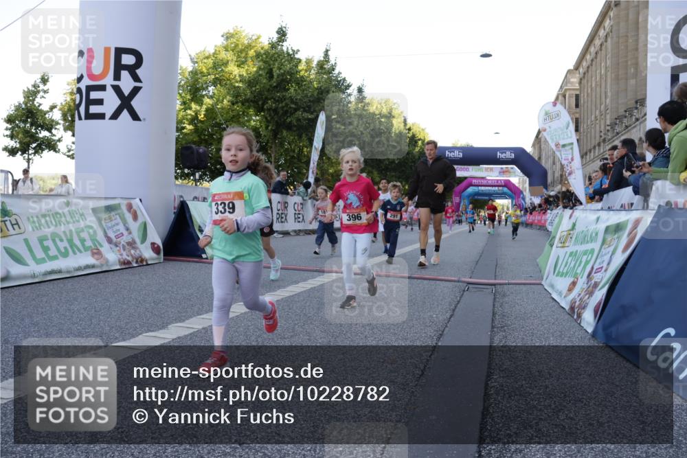 06.09.2026 - CURREX Alsterlauf Yannick Fuchs http://msf.ph/oto/10228782 06.09.2026 10:55:19 Ziel 156, 163, 181, 198, 199, 242, 291, 339, 368, 396, 411, 421, 439, 441, 8067, 8342 meine-sportfotos.de