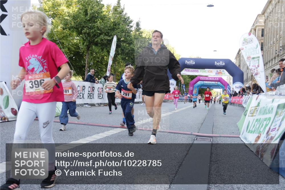 06.09.2026 - CURREX Alsterlauf Yannick Fuchs http://msf.ph/oto/10228785 06.09.2026 10:55:20 Ziel 156, 163, 181, 198, 199, 242, 291, 339, 368, 396, 411, 421, 439, 441, 8067, 8342 meine-sportfotos.de
