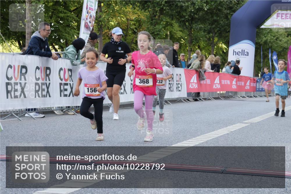 06.09.2026 - CURREX Alsterlauf Yannick Fuchs http://msf.ph/oto/10228792 06.09.2026 10:55:22 Ziel 156, 181, 198, 199, 232, 242, 291, 339, 368, 396, 439, 441, 8067, 8342 meine-sportfotos.de
