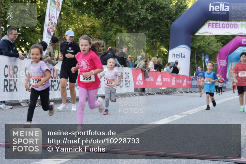 06.09.2026 - CURREX Alsterlauf Yannick Fuchs http://msf.ph/oto/10228793 06.09.2026 10:55:22 Ziel 156, 181, 198, 199, 232, 242, 291, 339, 368, 396, 439, 441, 8067, 8342 meine-sportfotos.de