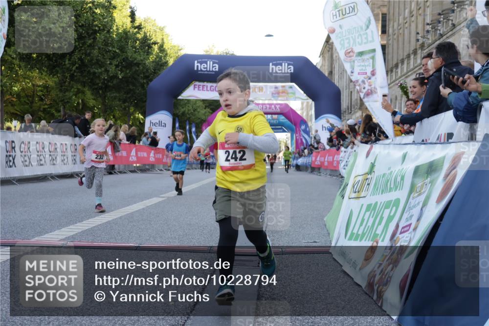 06.09.2026 - CURREX Alsterlauf Yannick Fuchs http://msf.ph/oto/10228794 06.09.2026 10:55:23 Ziel 156, 181, 198, 199, 232, 242, 291, 339, 368, 369, 396, 439, 441, 8342 meine-sportfotos.de
