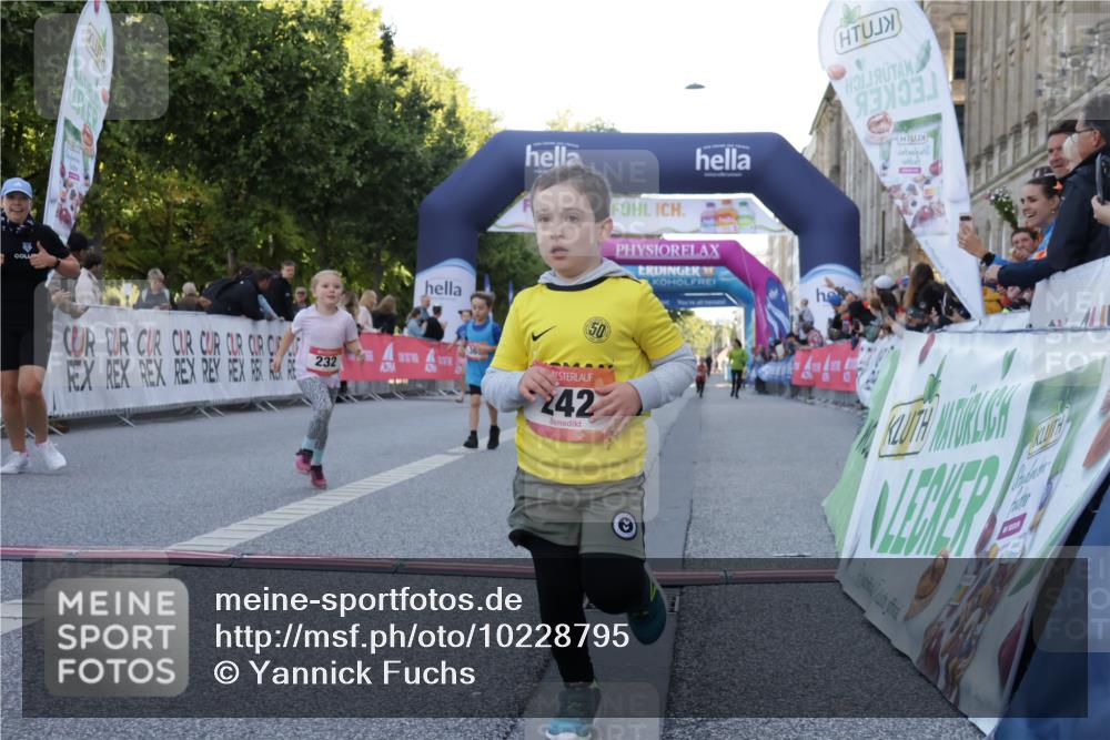 06.09.2026 - CURREX Alsterlauf Yannick Fuchs http://msf.ph/oto/10228795 06.09.2026 10:55:23 Ziel 156, 181, 198, 199, 232, 242, 291, 339, 368, 369, 396, 439, 441, 8342 meine-sportfotos.de