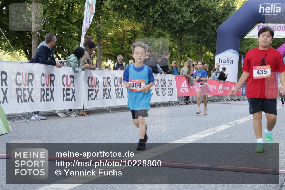 06.09.2026 - CURREX Alsterlauf Yannick Fuchs http://msf.ph/oto/10228800 06.09.2026 10:55:26 Ziel 156, 181, 198, 199, 232, 242, 291, 368, 369, 396, 435, 439, 441 meine-sportfotos.de